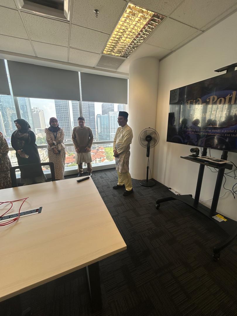 D&B Eid Celebration & Potluck event staff doing sharing in front of the team